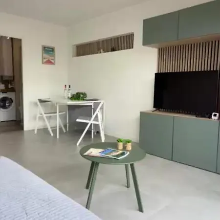 Face / Centre Апартаменти *