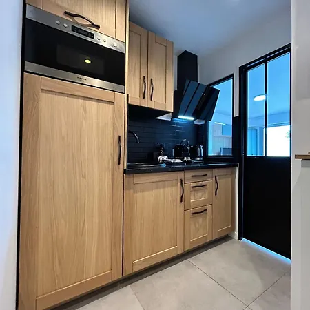 Apartment Face / Centre