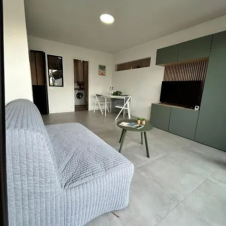 Апартаменти Face / Centre *